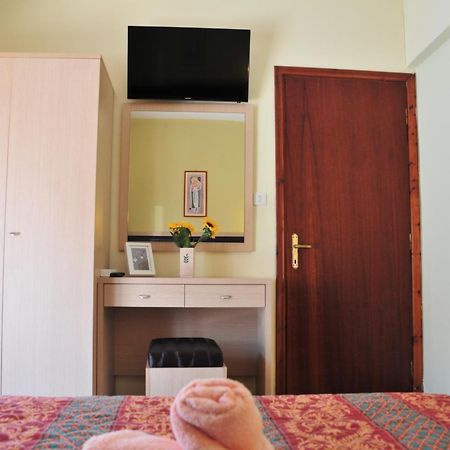 Dionisos Palms Apartments Paralia Dionysiou Buitenkant foto