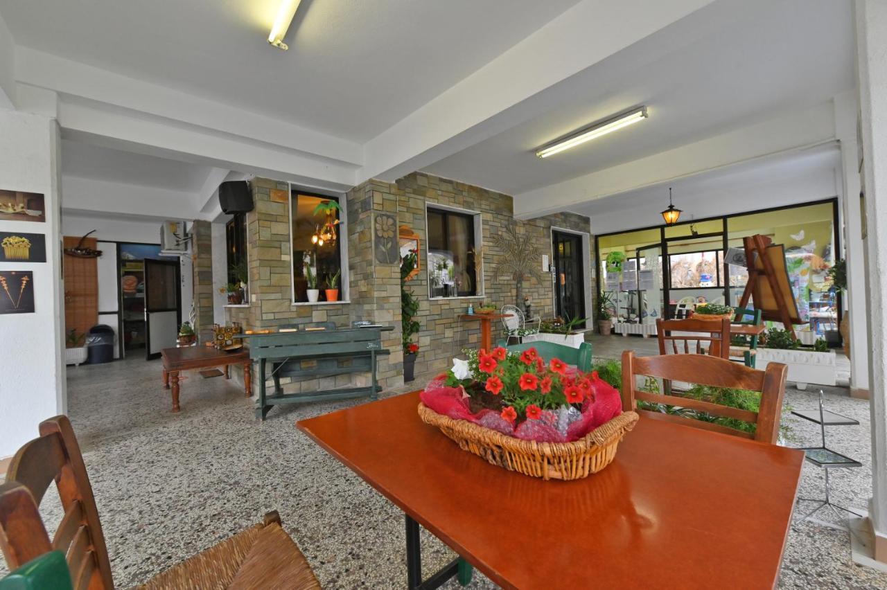 Dionisos Palms Apartments Paralia Dionysiou Buitenkant foto
