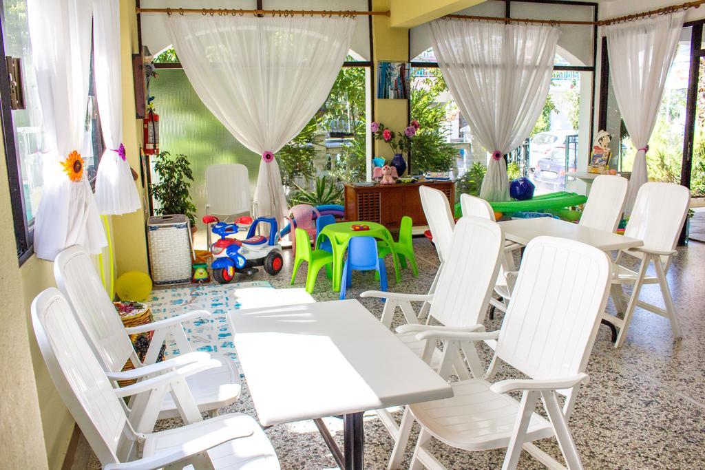 Dionisos Palms Apartments Paralia Dionysiou Buitenkant foto