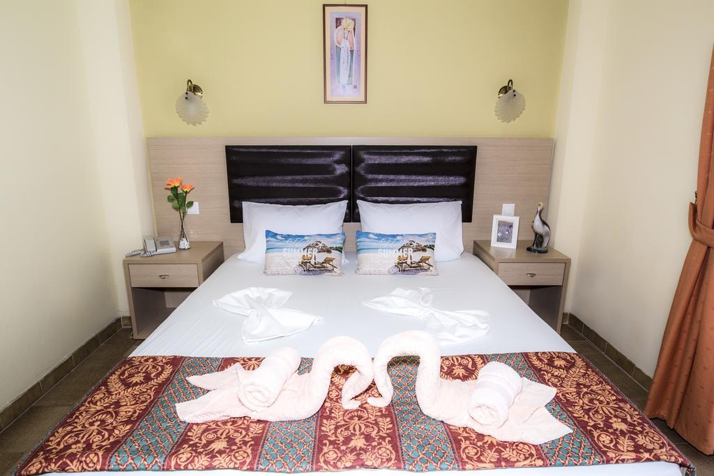 Dionisos Palms Apartments Paralia Dionysiou Buitenkant foto