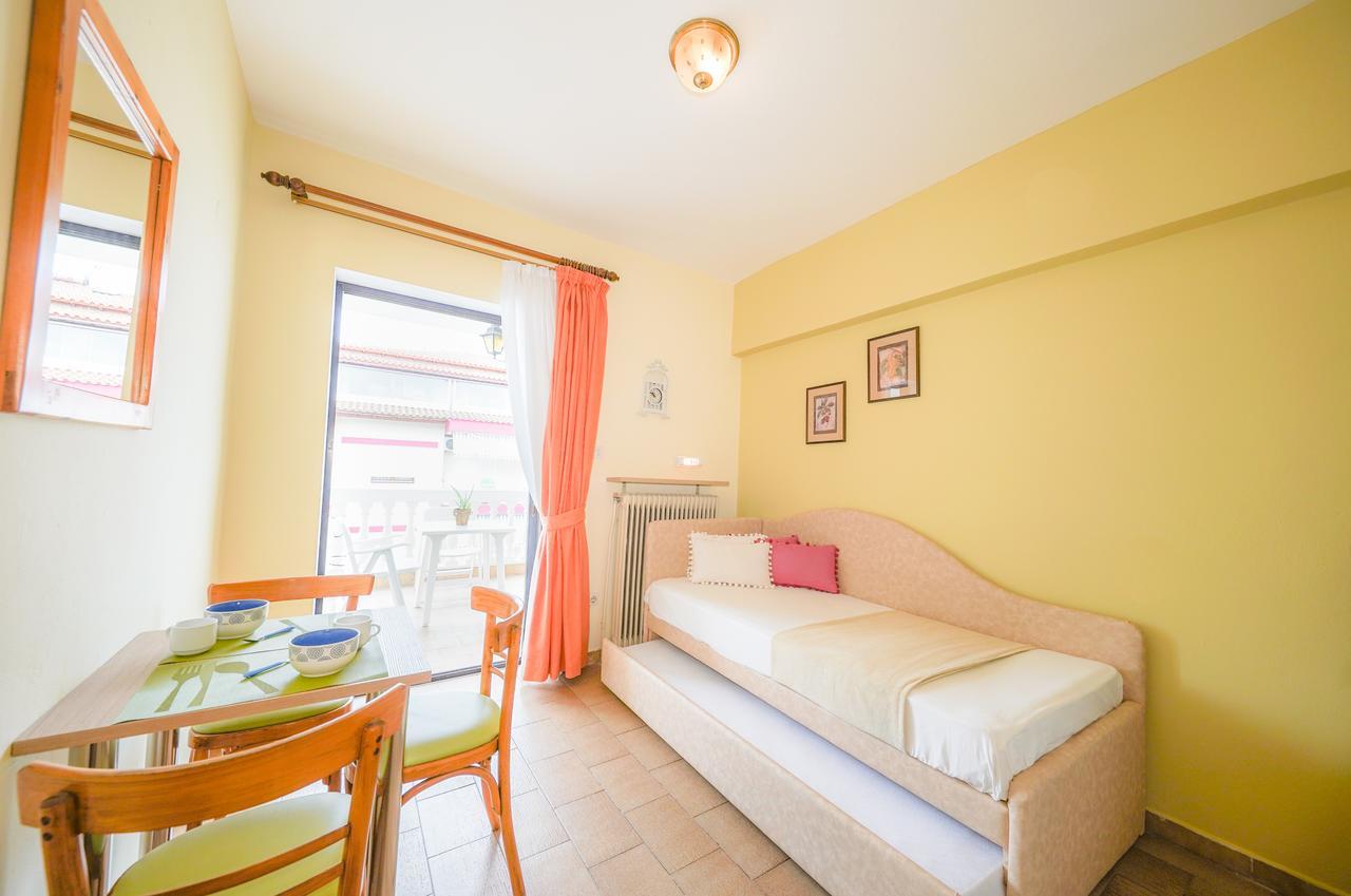 Dionisos Palms Apartments Paralia Dionysiou Buitenkant foto